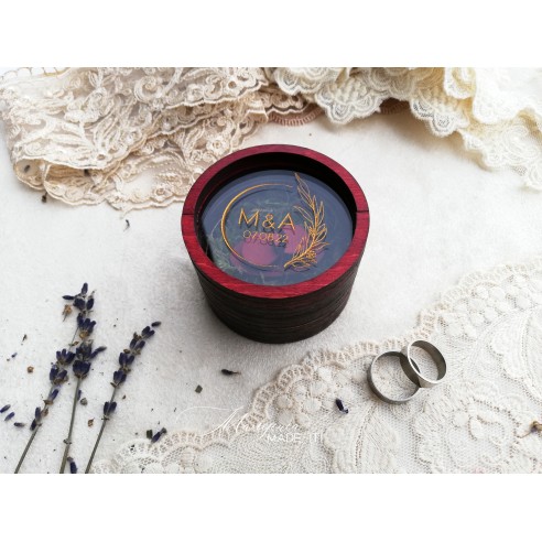 Personalized ring box with decorative moss filling
