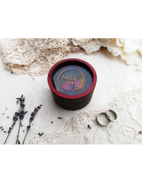 Personalized ring box with decorative moss filling