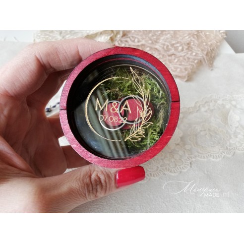 Round wooden wedding box with ring space