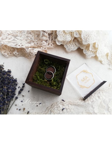 Square wedding ring box with transparent lid