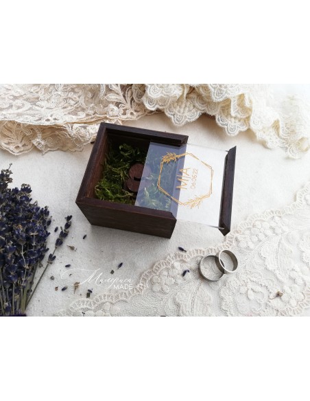 Square wedding ring box with moss and transparent lid