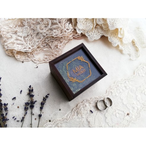 Ring box with moss, personalized inscription and transparent lid