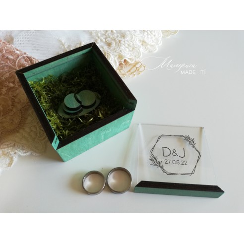 Square natural wood ring box with decorative moss