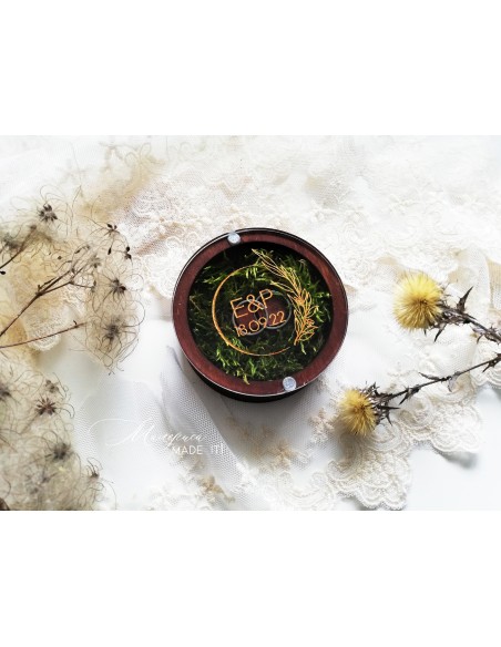 Round ring box with magnetic closure - personalized wedding box with moss
