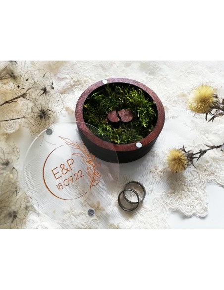 Round ring box with magnetic closure - personalized wedding box with moss