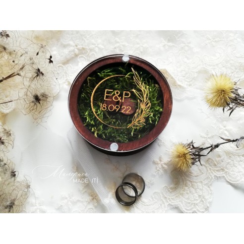 Round ring box with magnetic closure - personalized wedding box with moss