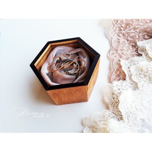 Engraved wedding ring box with a clear lid