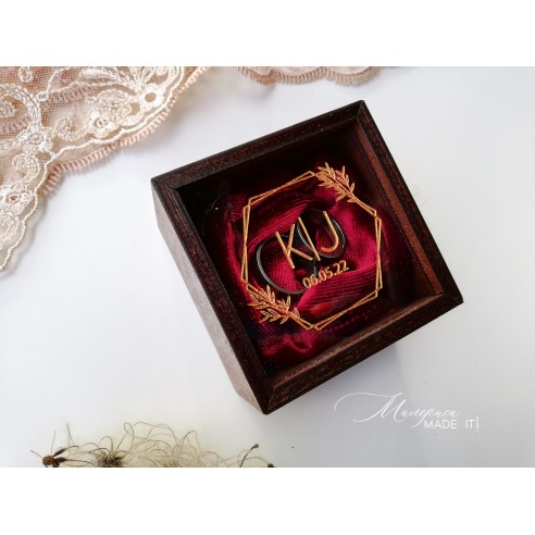wooden ring box with plexiglass