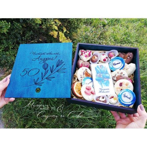 Anniversary gift box
