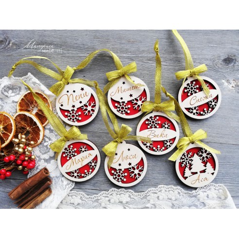 Christmas ornaments with name and red back - 7 cm