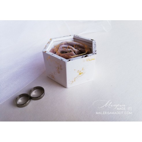 Personalized wedding ring box with velvet and foil effect