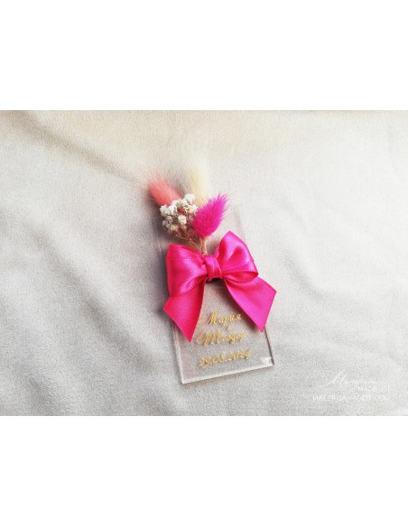 Guest gift with satin ribbon and dried flowers
