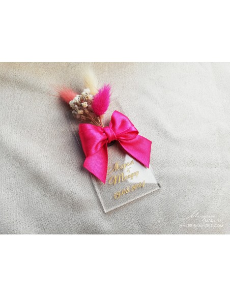 Guest gift with satin ribbon and dried flowers