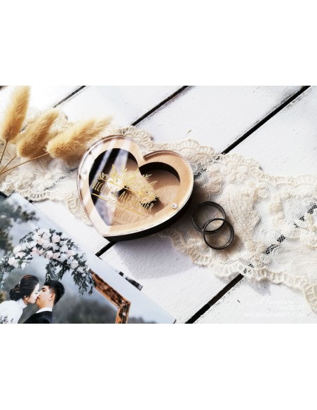 Heart-shaped wedding ring box
