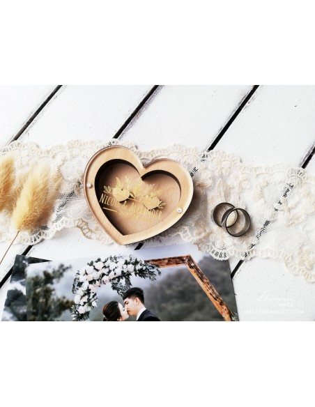 Heart-shaped wedding ring box
