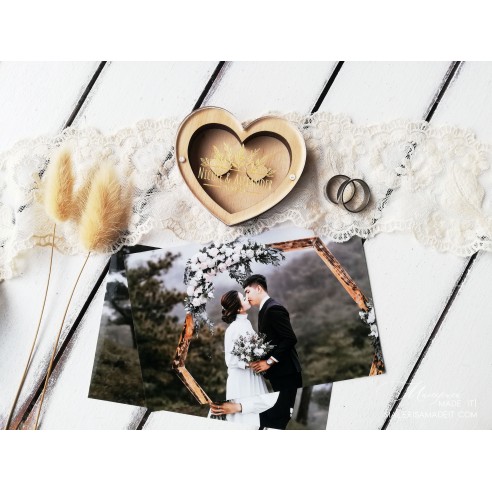 Heart-shaped wedding ring box