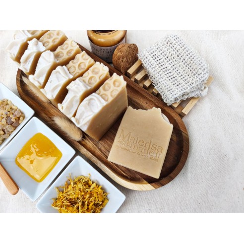 Natural soap - Honey, Frankincense and Calendula.