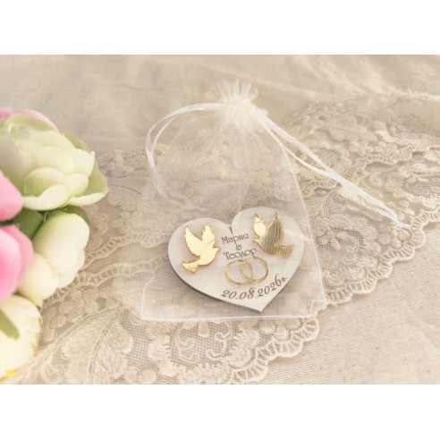 Wedding guest gifts – personalized heart magnet with golden doves
