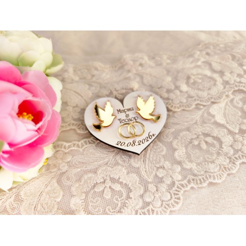 Wedding guest gifts – personalized heart magnet with golden doves