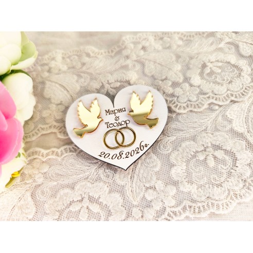 Wedding guest gifts – personalized heart magnet with golden doves