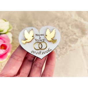 Wedding guest gifts – personalized heart magnet with golden doves