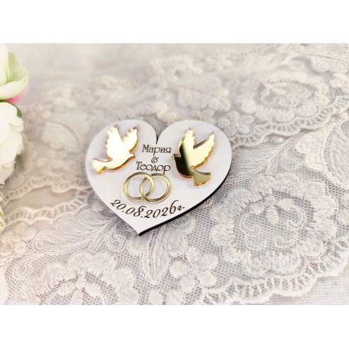 Wedding guest gifts – personalized heart magnet with golden doves