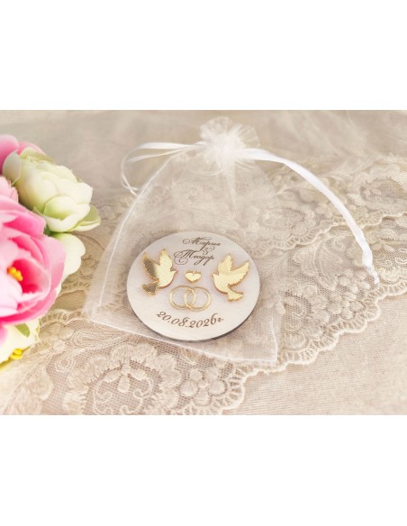 Wedding guest gifts – personalized magnet with gold doves and rings
