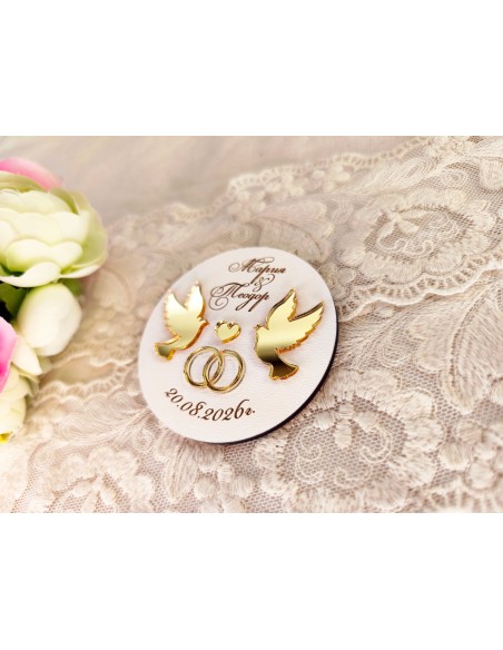 Wedding guest gifts – personalized magnet with gold doves and rings