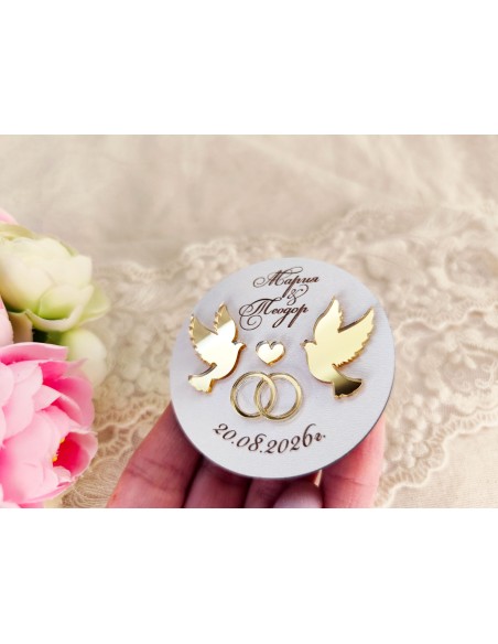 Wedding guest gifts – personalized magnet with gold doves and rings