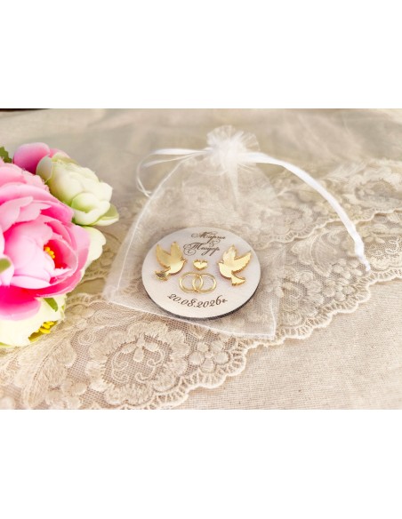 Wedding guest gifts – personalized magnet with gold doves and rings