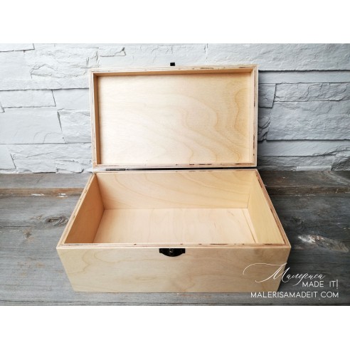 Wooden box with hinges and clasp – corporate gift with logo | Malerisa Made It