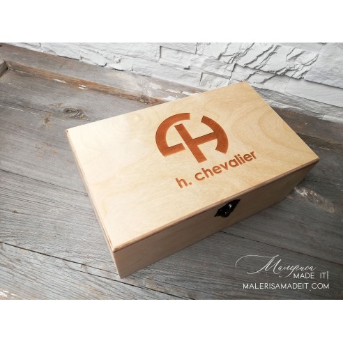 Wooden box with hinges and clasp – corporate gift with logo | Malerisa Made It
