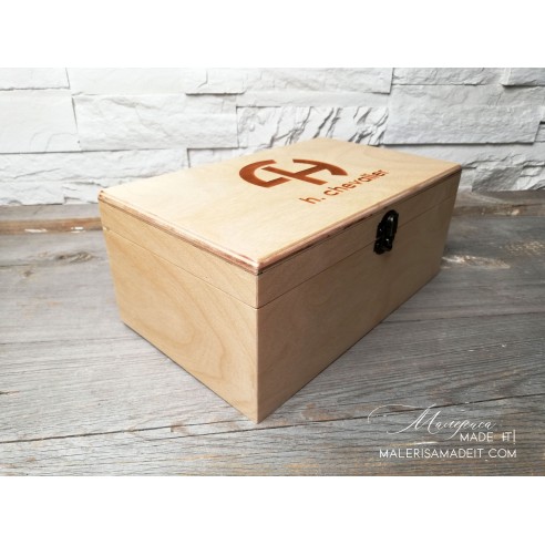 Wooden box with hinges and clasp – corporate gift with logo | Malerisa Made It