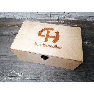 Wooden gift box with hinges and clasp, different colors, personalized with company logo, handmade