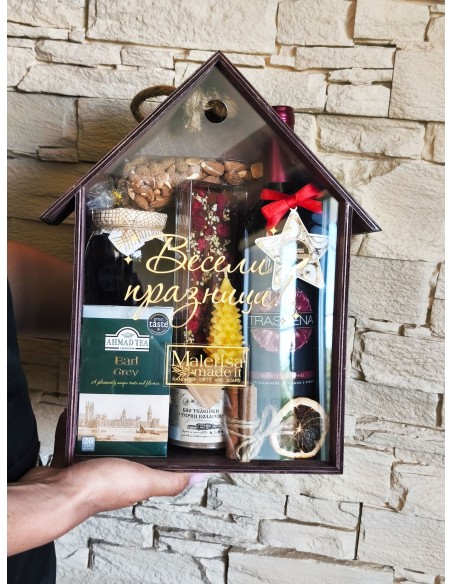 Stylish wooden house shaped gift box for premium gift sets