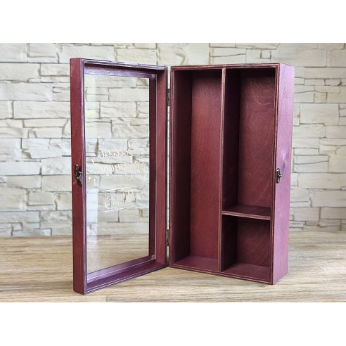 Rectangular wooden box with transparent lid and possibility of personalization