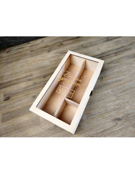 Personalized wooden gift box with transparent opening lid