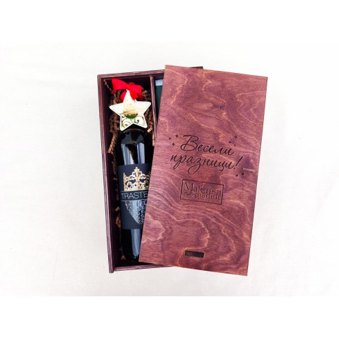 Stylish wooden box with compartments for personalized gift sets