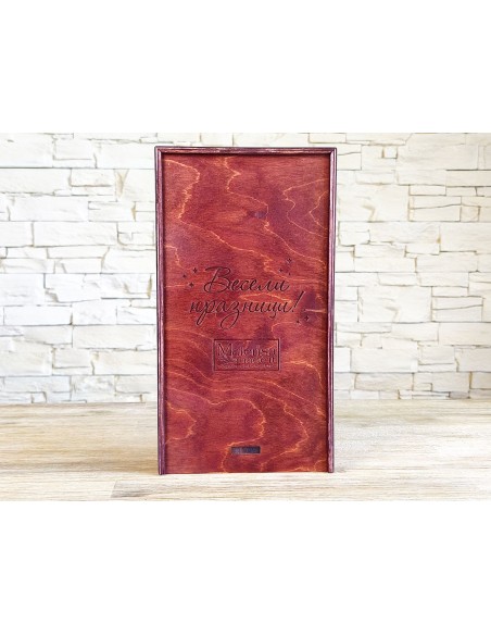 Stylish wooden box with compartments and premium look