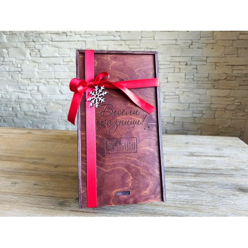 Corporate wooden gift box with functional internal division