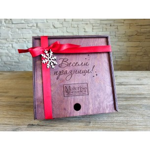 Square corporate gourmet box with branded design and premium product arrangement