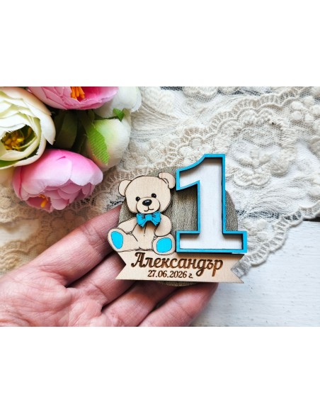 A magnet with a bear and a name for guests