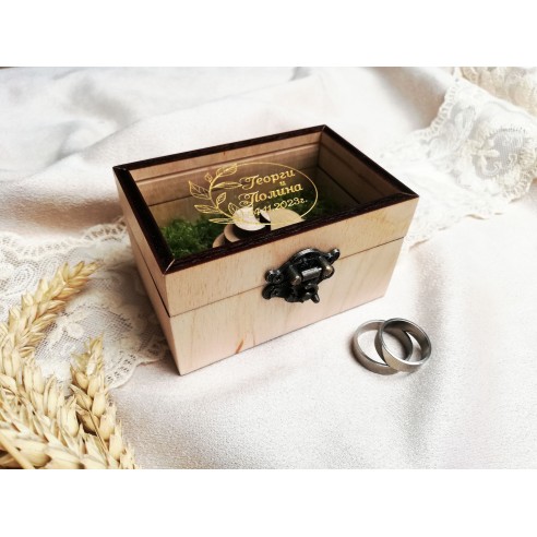 Ring Box with Natural Moss and Clear Lid