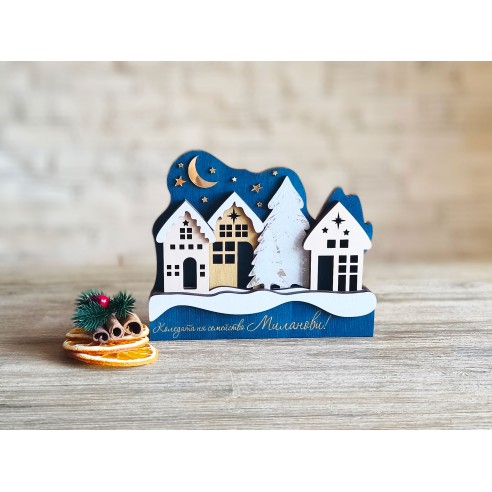 Personalized Christmas decoration featuring the family name