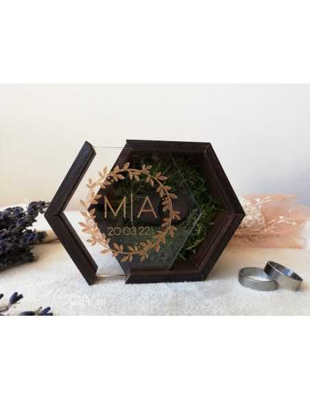 Персонализирана кутия за халки с прозрачен капак и мъх