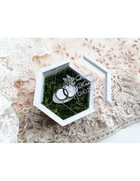 Ring box with natural moss | Personalized wedding box